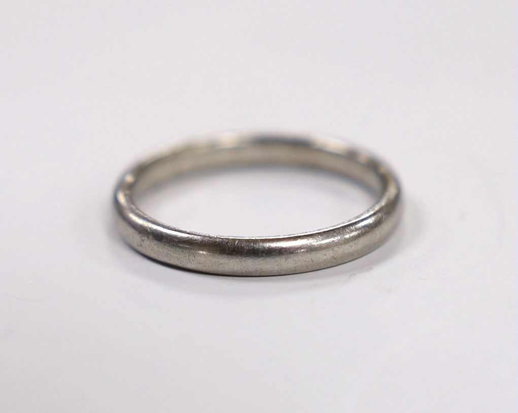 A white metal (stamped platinum' wedding band, size Q, 5.1 grams.